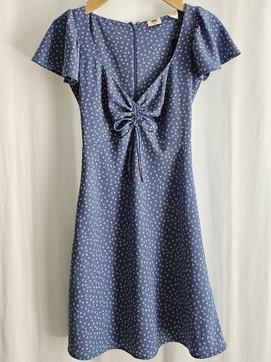 Levi's Dresses & Skirts - Levi's Blue & White Floral Delray Short Sleeve Mini Dress
